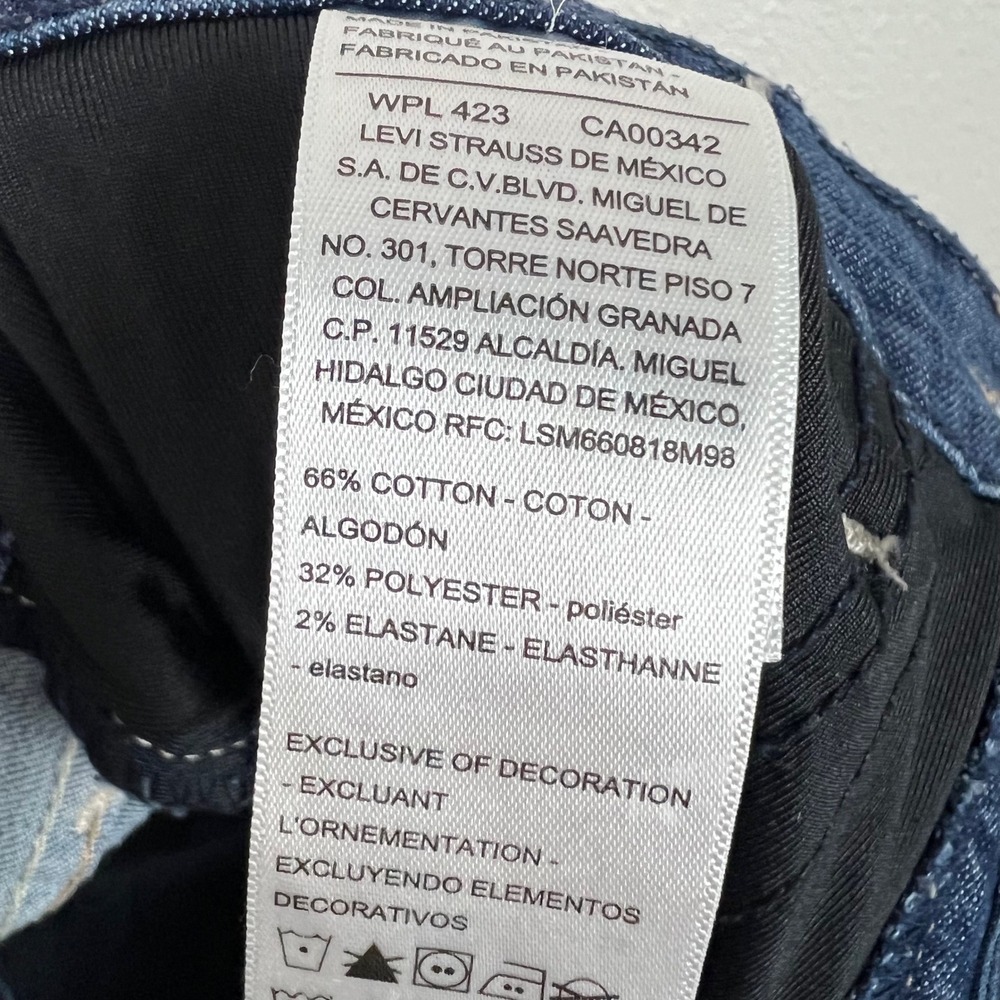 Signature by Levi Strauss Women Totally Shaping Straight Jeans Dark Wash 31x28 - Picture 8 of 9